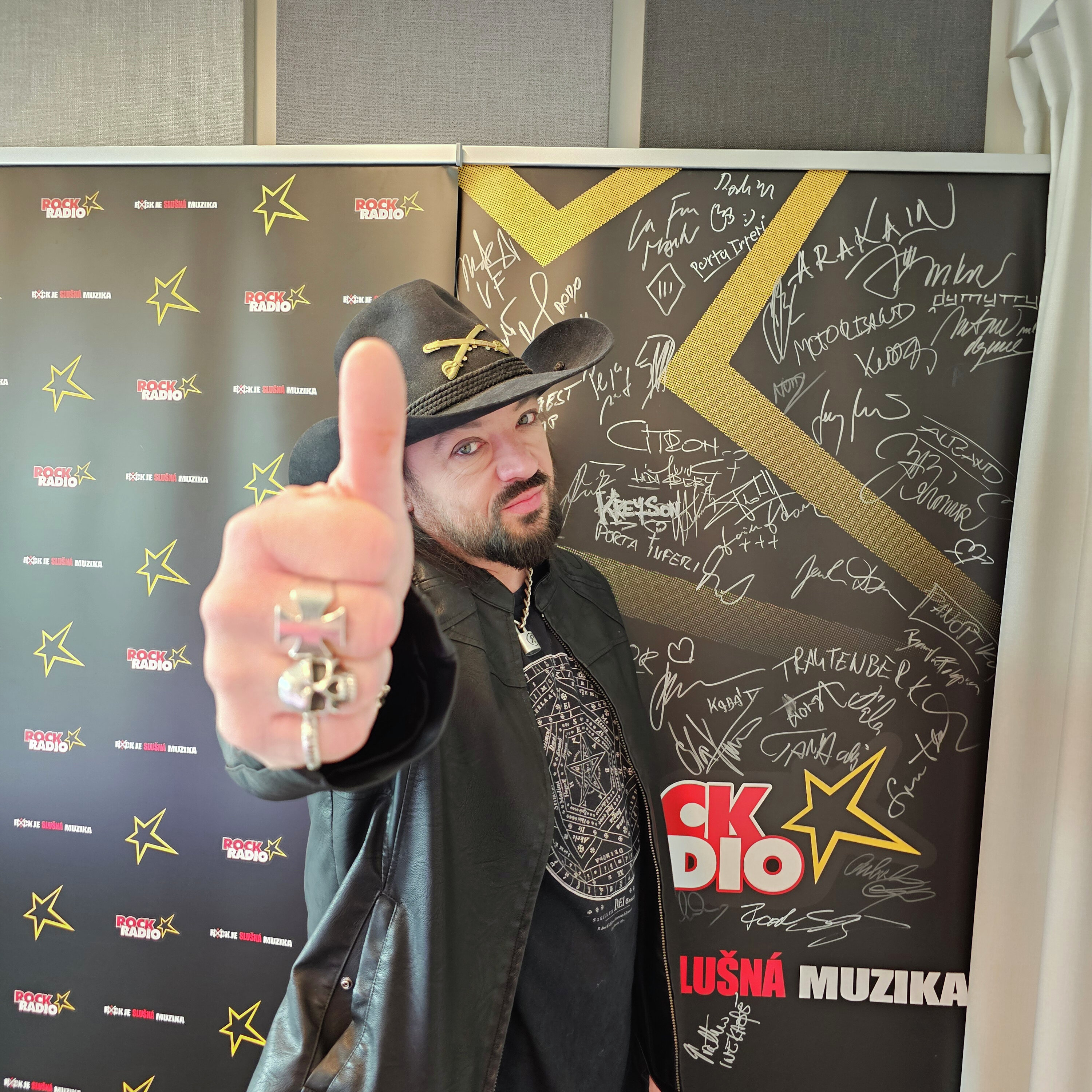 ROCK JE SLUŠNÁ MUZIKA!