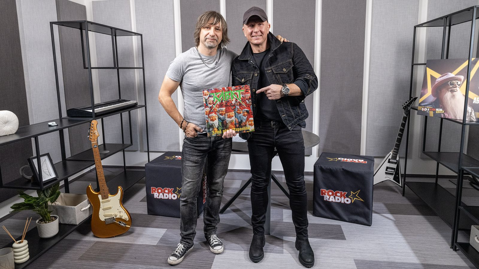 DESKA MĚSÍCE: Kabát - Země plná trpaslíků