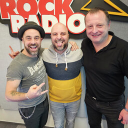 ROCK RADIO HVEZDNY HOST:  Luboš Suchánek (Komunál) a Petr Kutheil (Motorband)