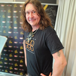 HVĚZDNÝ HOST ROCK RADIA: TRAKTOR