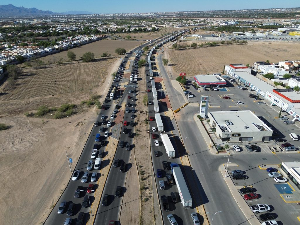 Se está viviendo un caos en la frontera, de las 2 mil 400 exportaciones que pasan por el cruce de Zaragoza, ayer solo cruzaron 418: Asociación de Transportistas de Ciudad Juárez