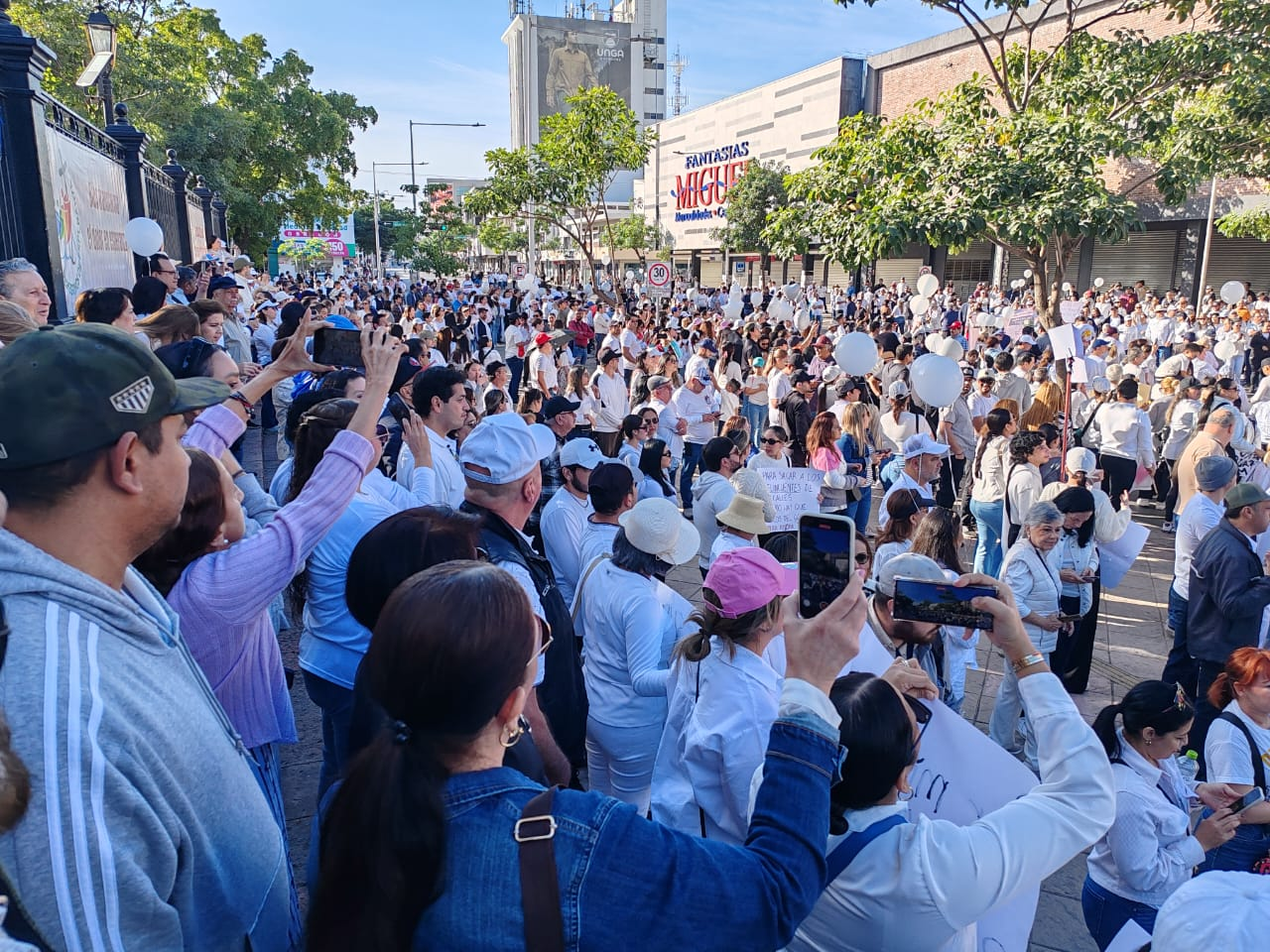 “Los sinaloenses exigimos paz y justicia, hemos reclamado a un gobierno que no ha podido parar la violencia”: Periodista