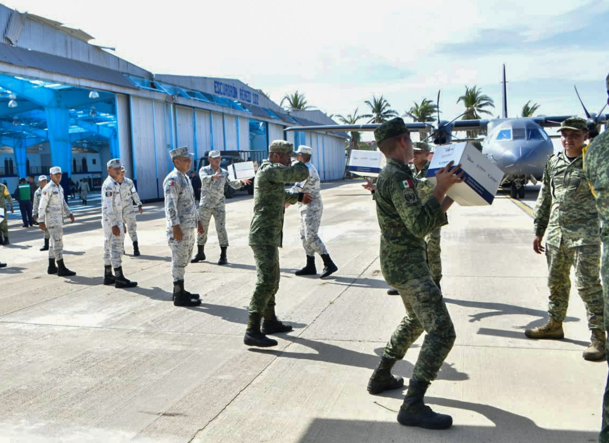 Ejército y Fuerza Aérea ha podido distribuir 8 mil 170 despensas y 16 mil litros de agua a damnificados: Coronel Barrón
