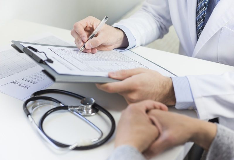 Ha aumentado el número de personas que no tiene acceso a servicios públicos de salud, en 2020 subió al 28%: Investigador