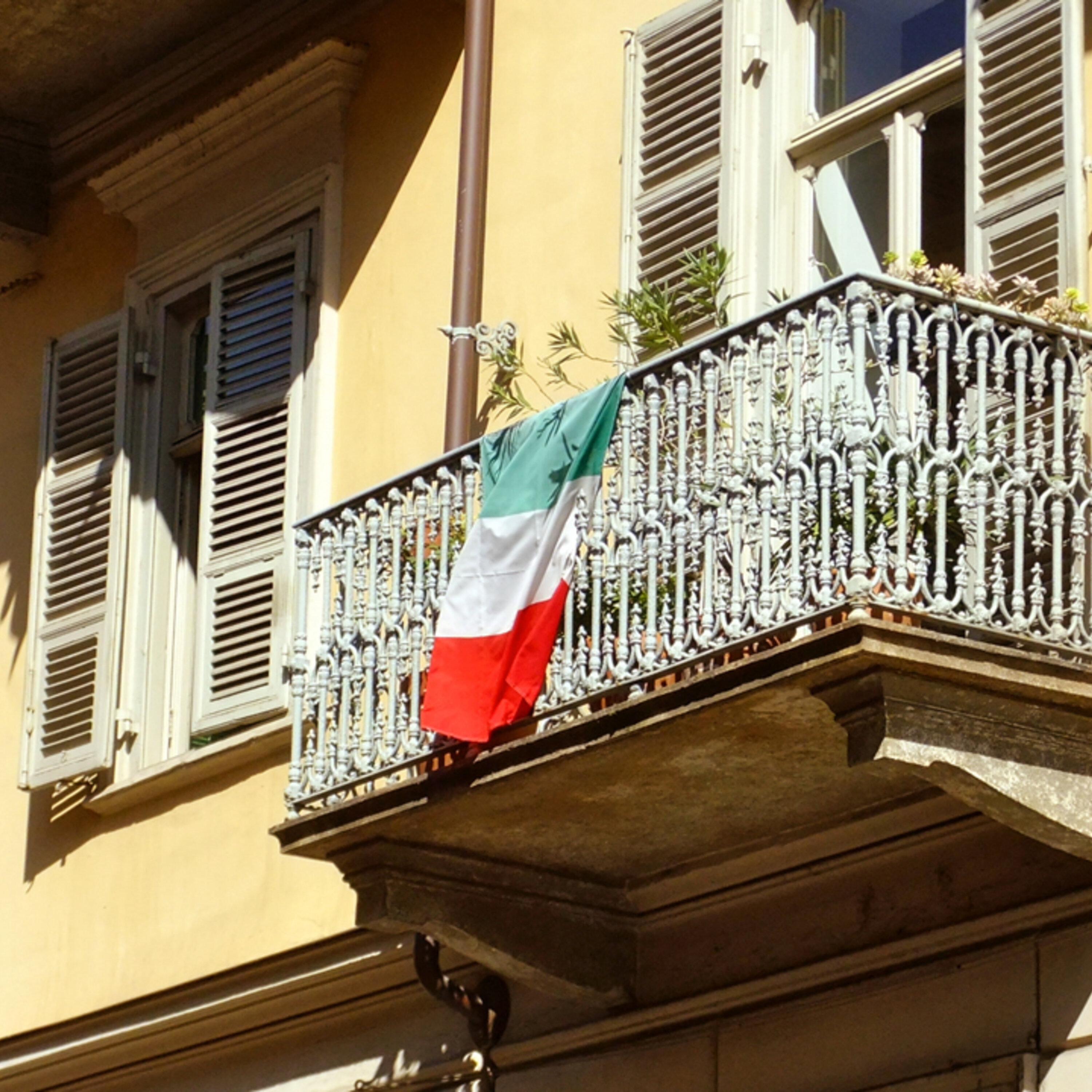 Tall Stories 204: The balcony