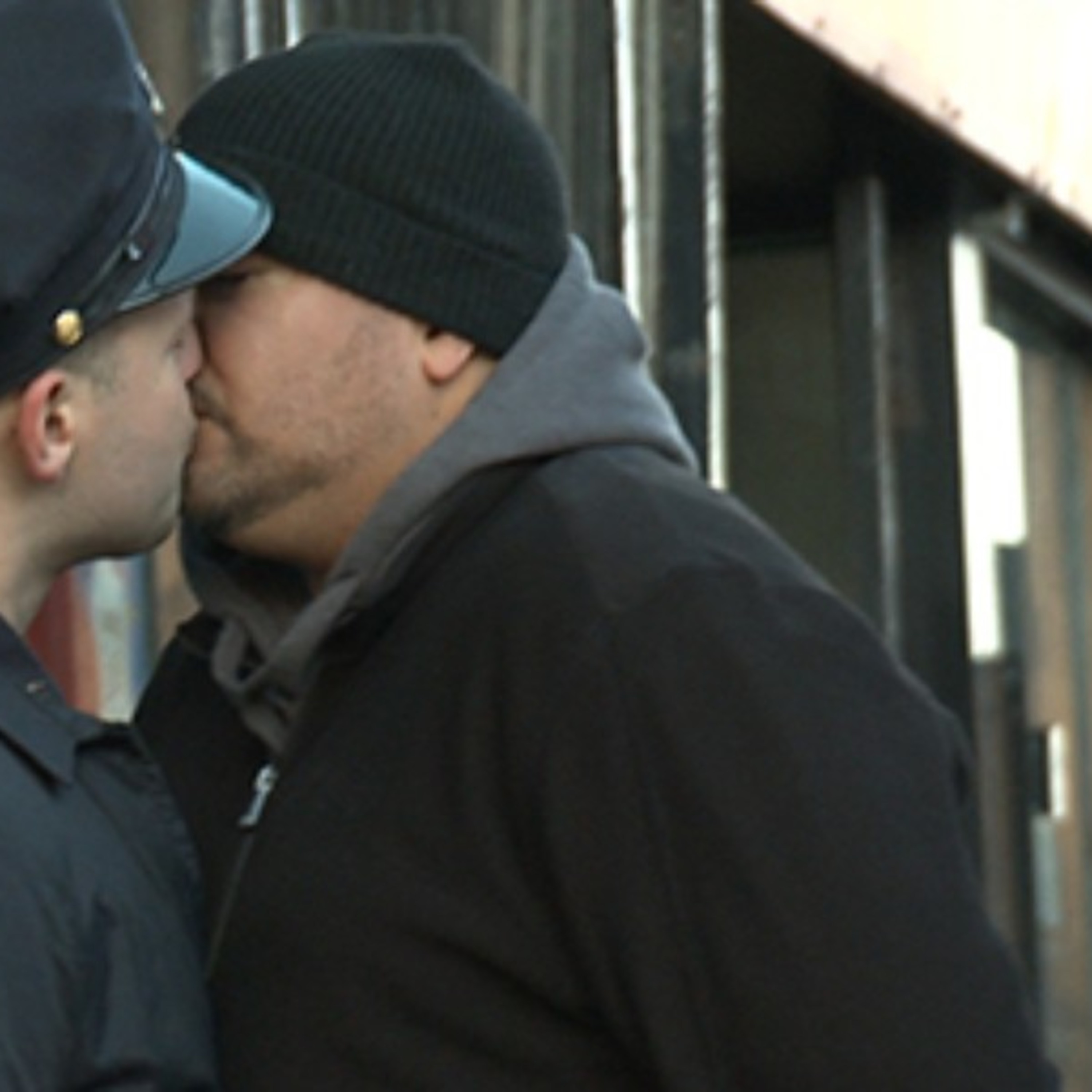 601: Stop And Kiss