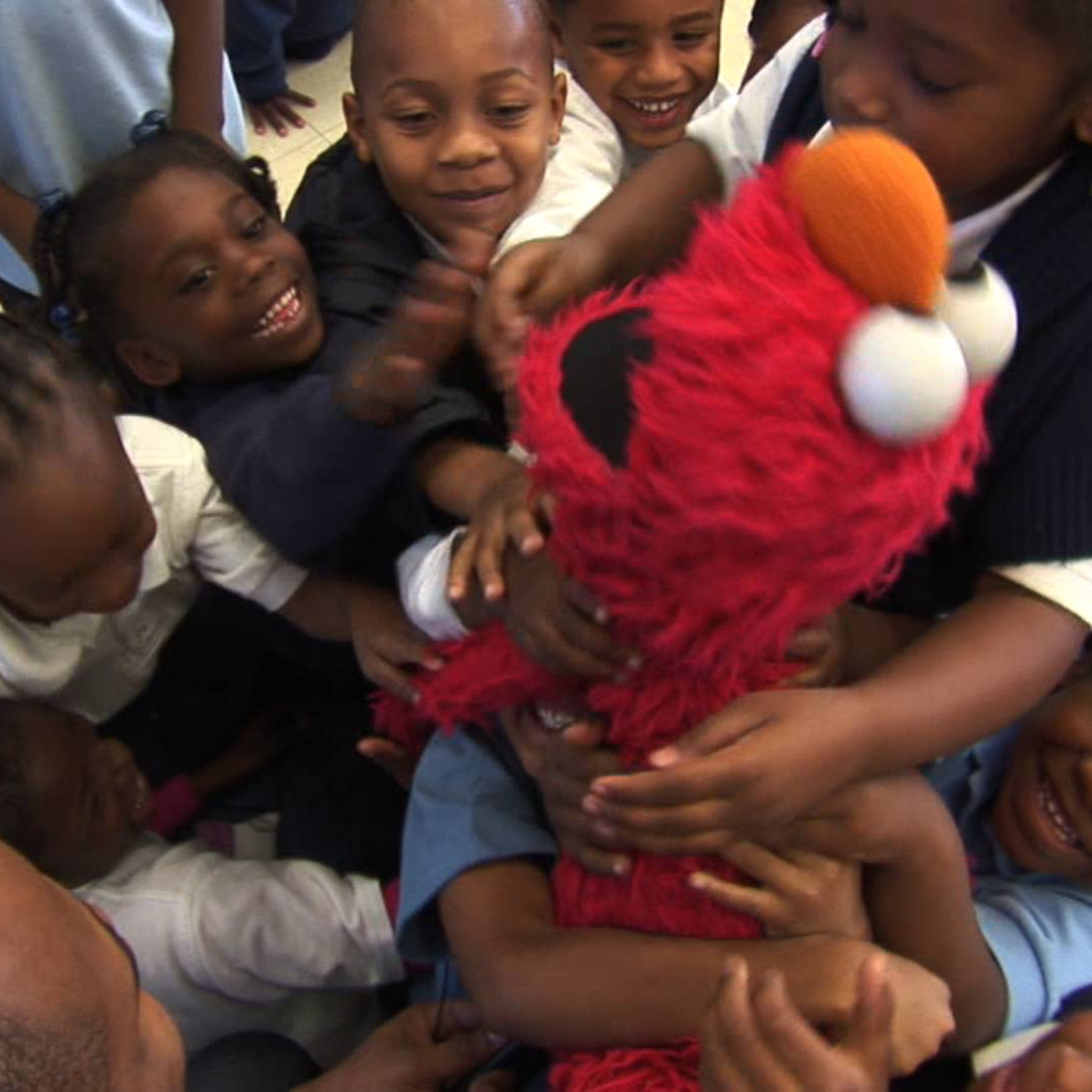 385: Elmo Love Kids