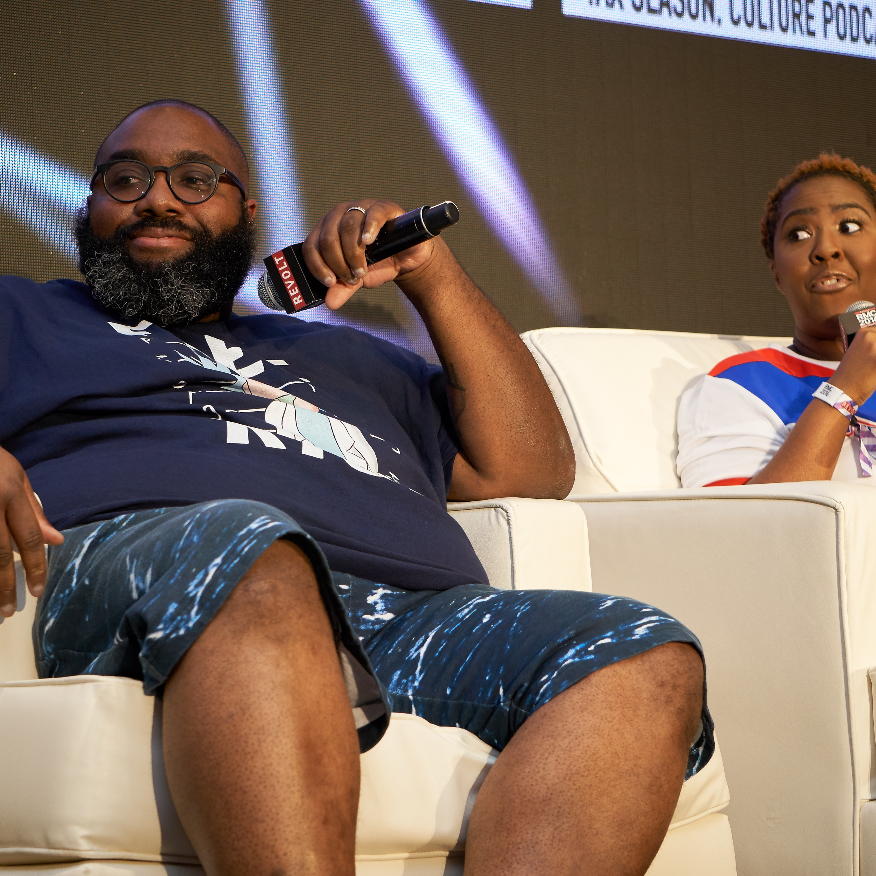 1706: Sit-Down Comedians