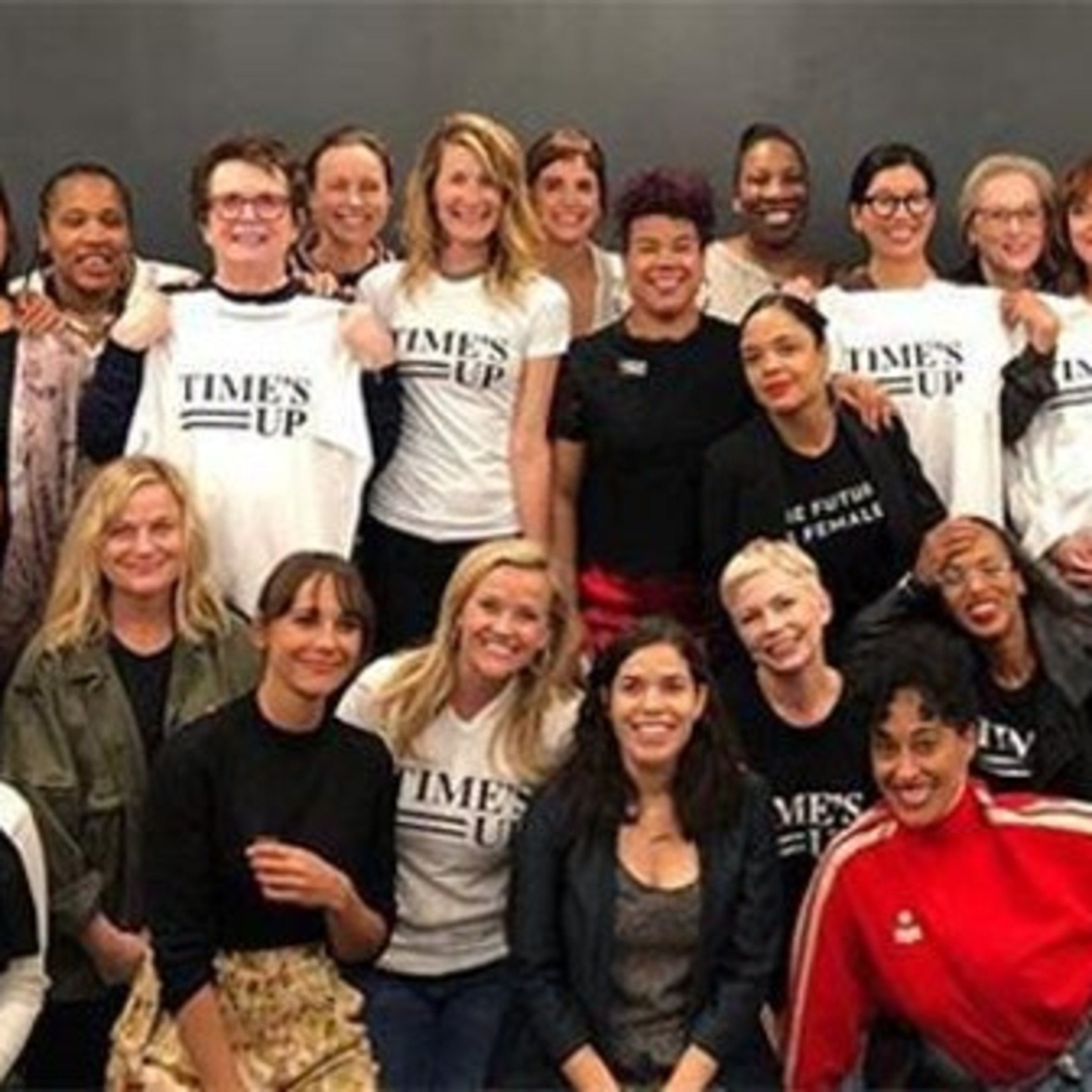 1594: Lena Dunham Photobomb