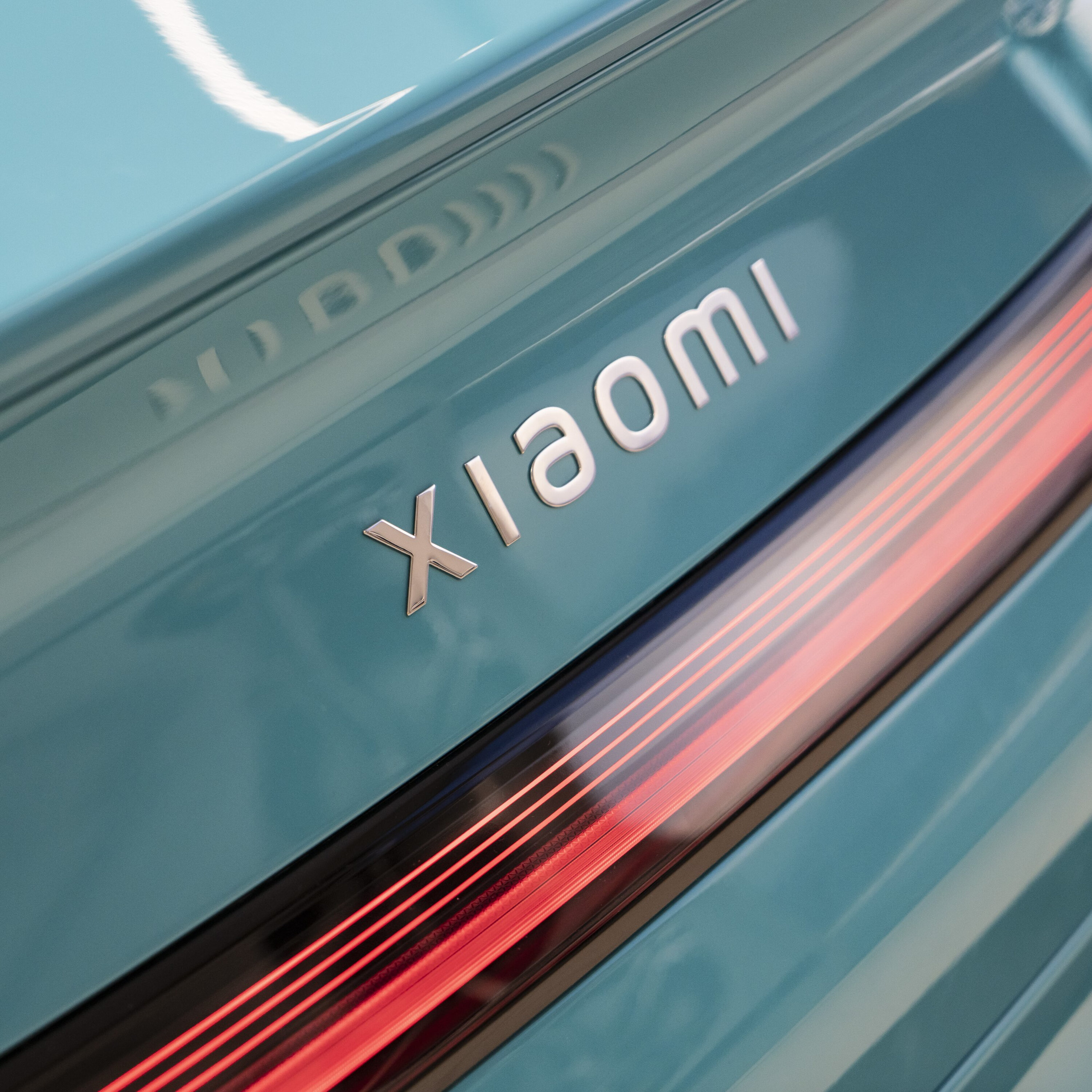 Xiaomi Made a Big Bet on Electric Vehicles and Won Episode cover