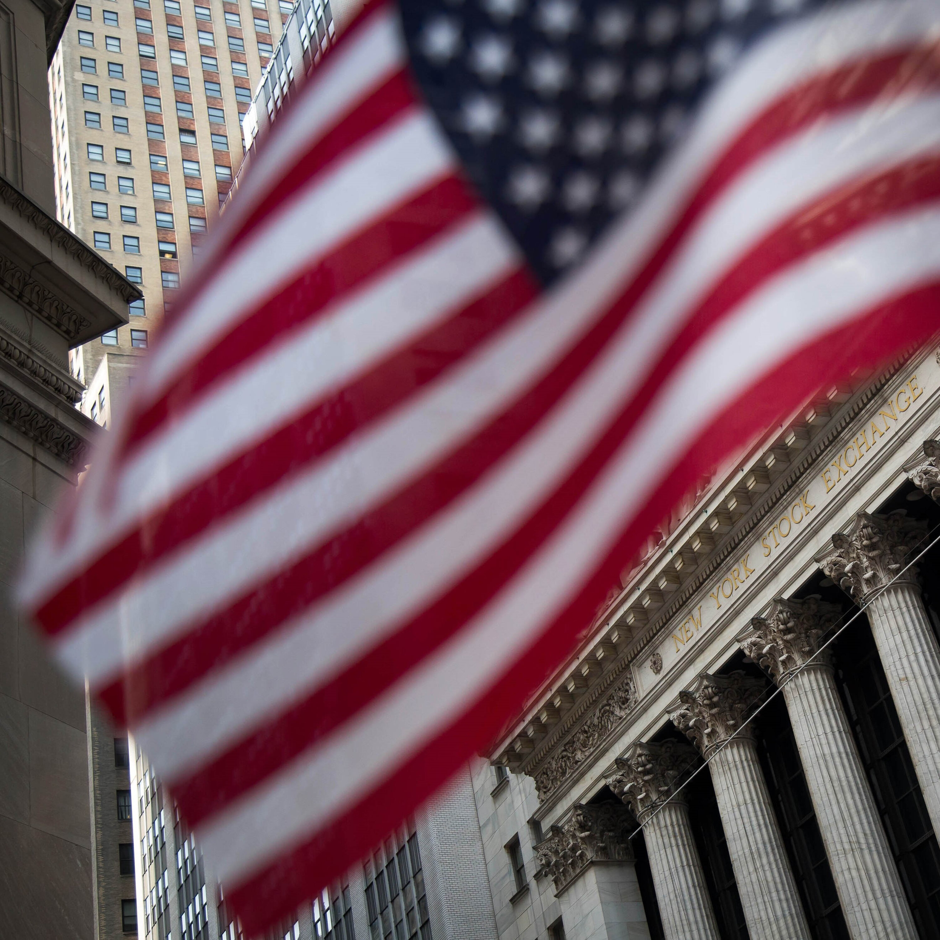 StanChart CIO Sticks With US Exceptionalism, Gold Episode cover