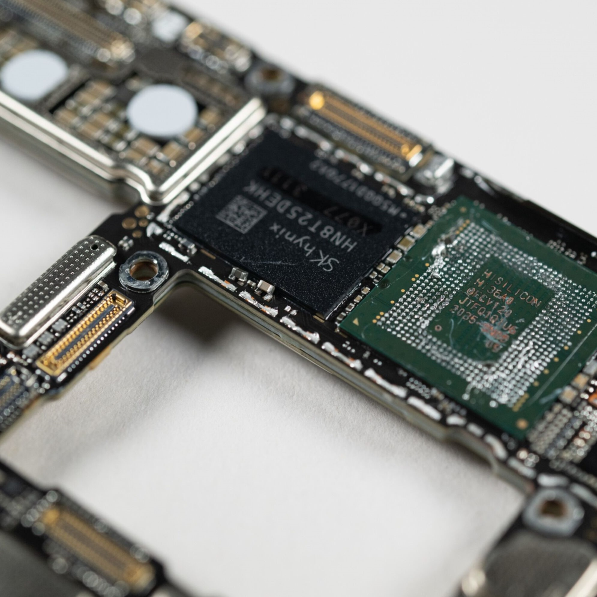 Huawei’s Surprise Chip Raises Stakes in Tech Clash