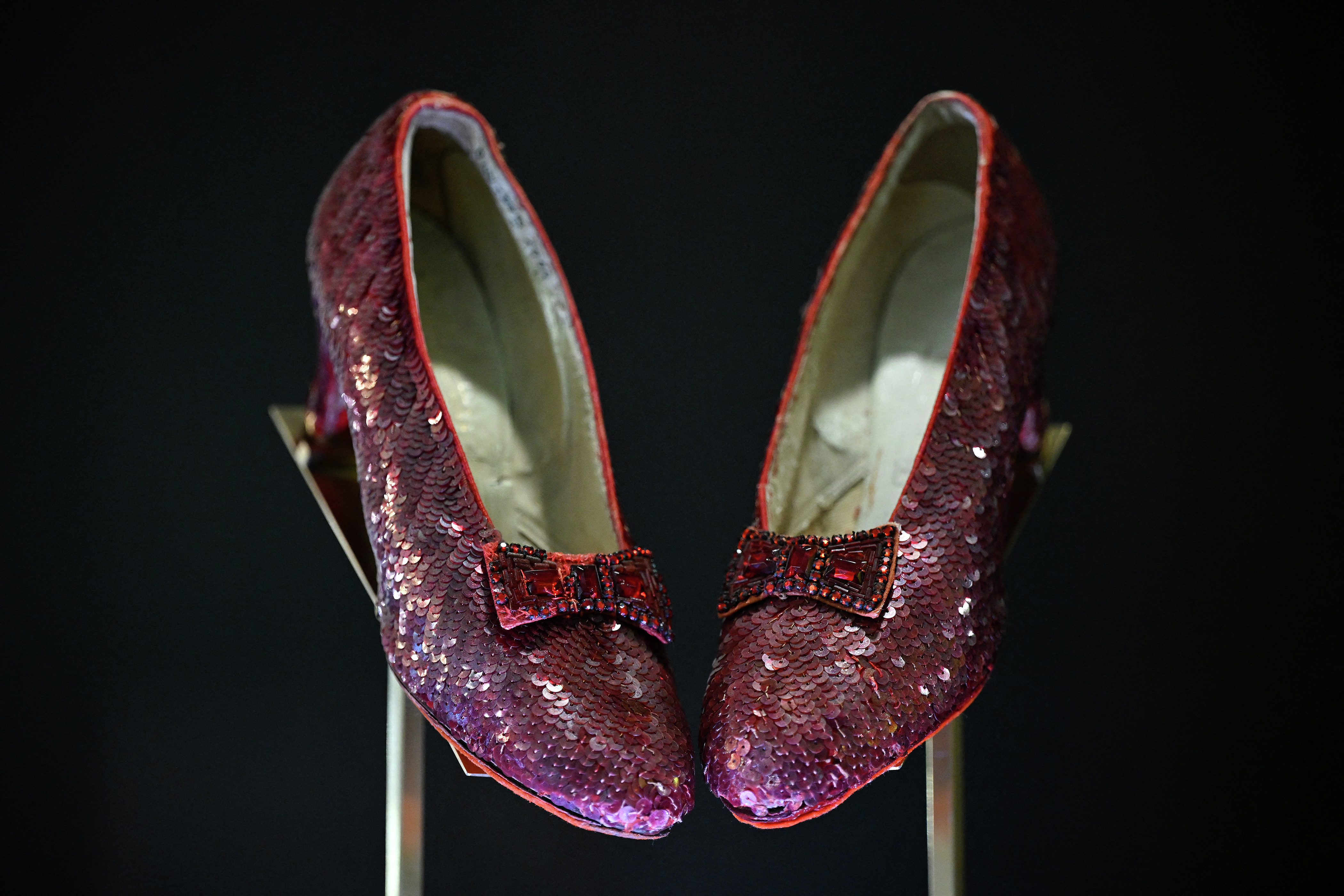 Holiday Hacks, Dorothy's Rudy Red Slippers Sell at Auction & More! episode artwork