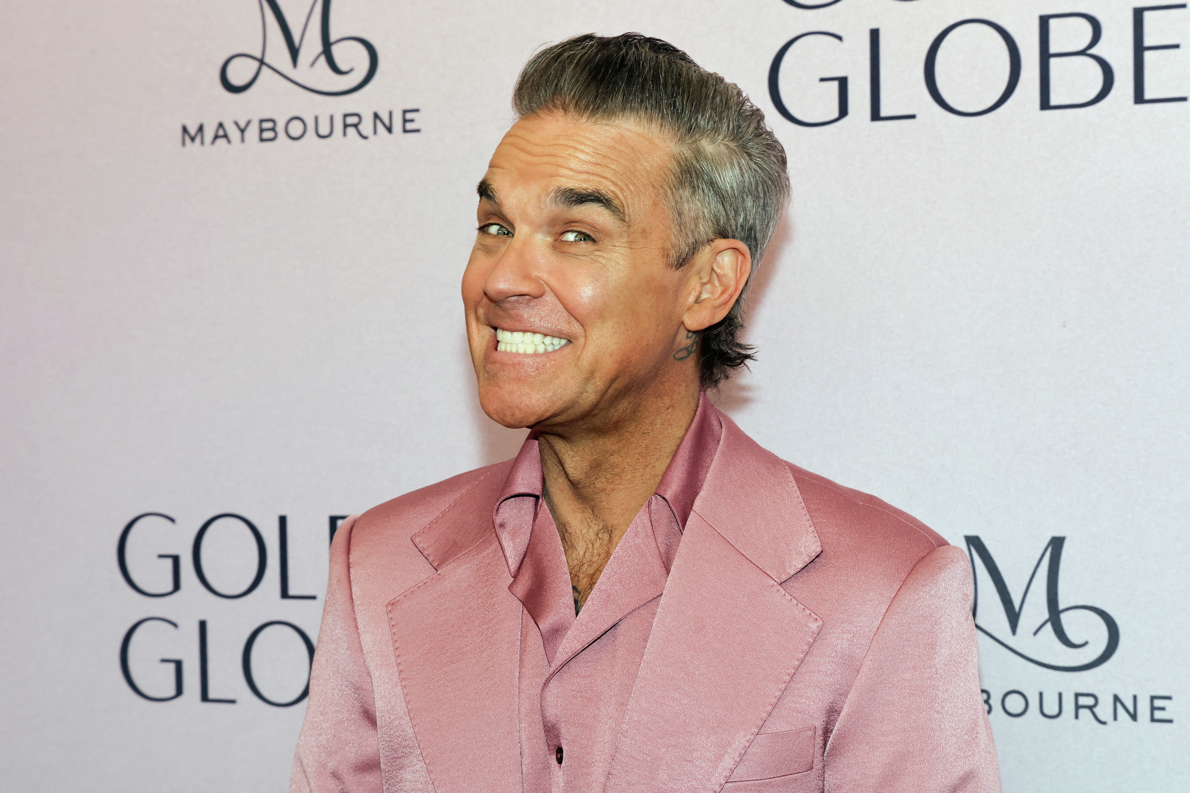 Robbie Williams Talks New Biopic 'Better Man', New Music, Tour and More! episode artwork
