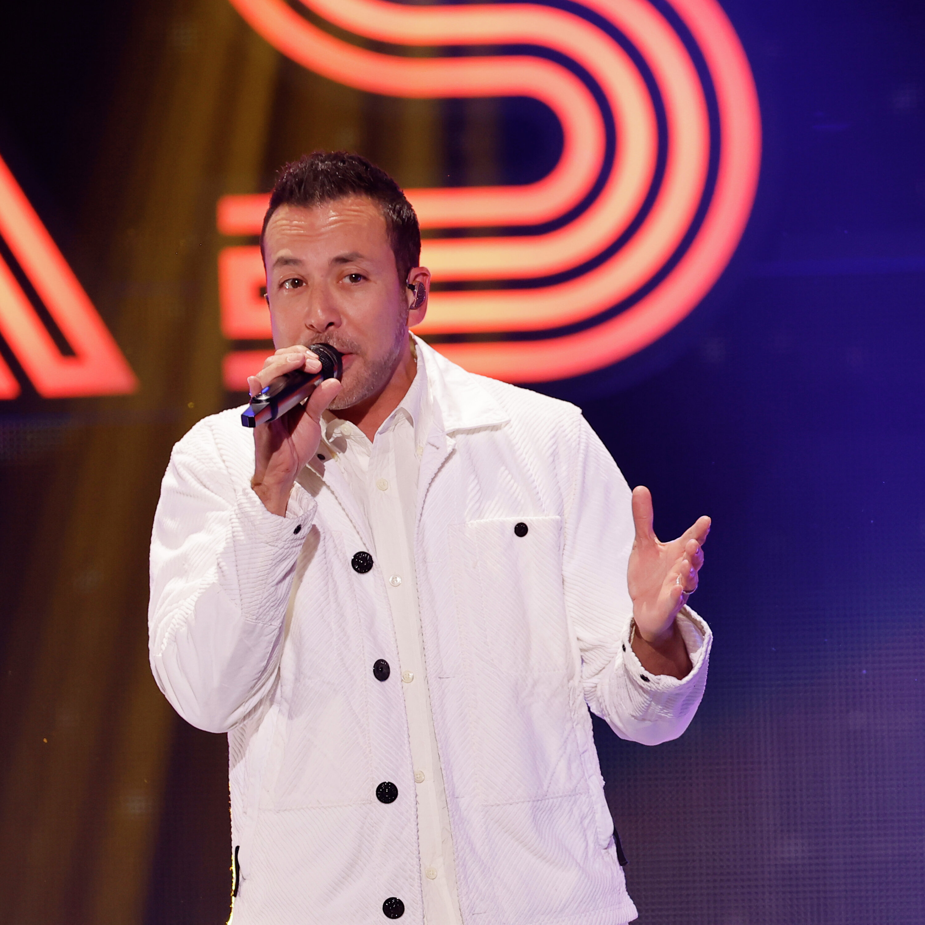 Howie Dorough Talks New Spanish Music, BSB at The Sphere & More! episode artwork