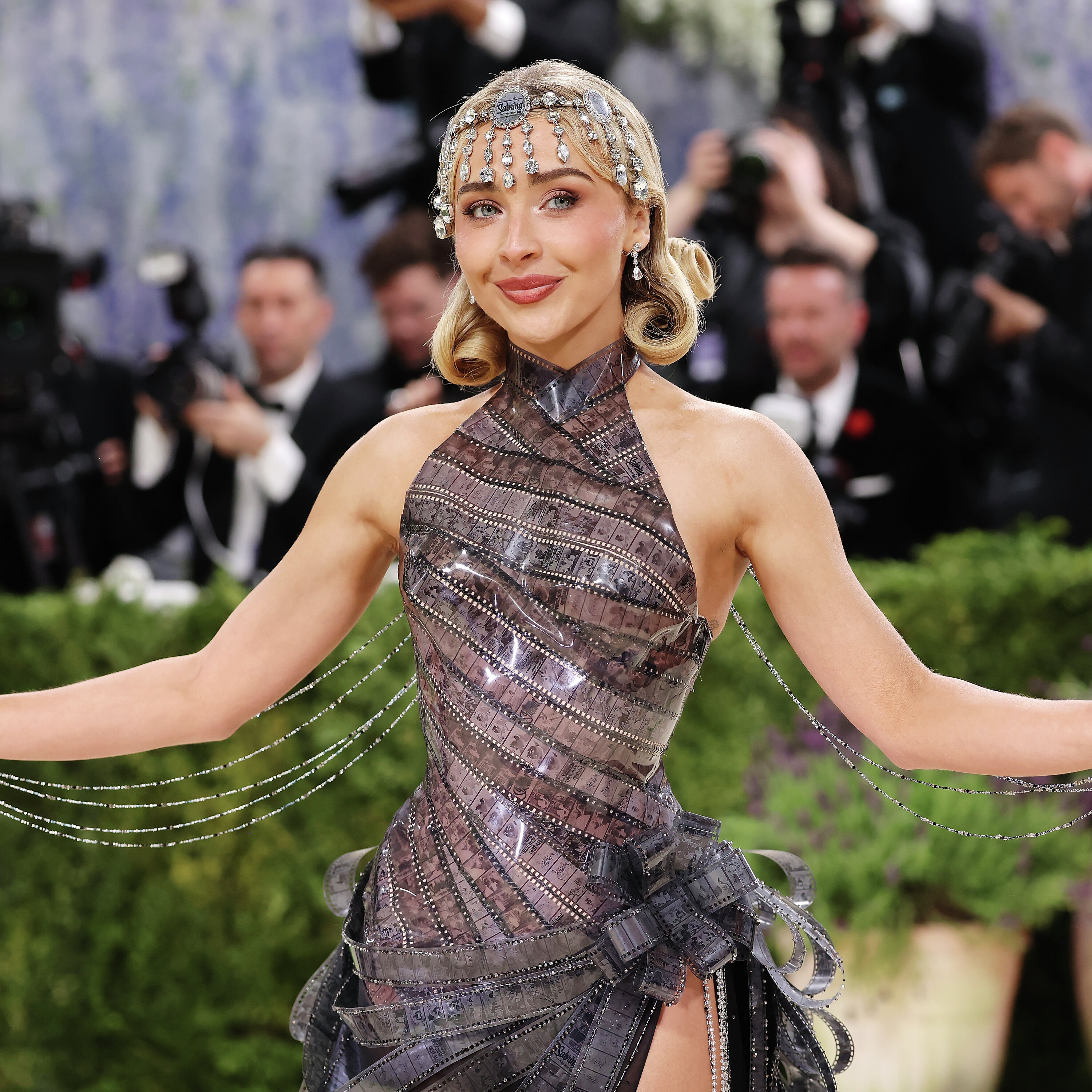 Rock Bottom Fashion Trends, Sabrina Carpenter's Scary Stalker & More! episode artwork