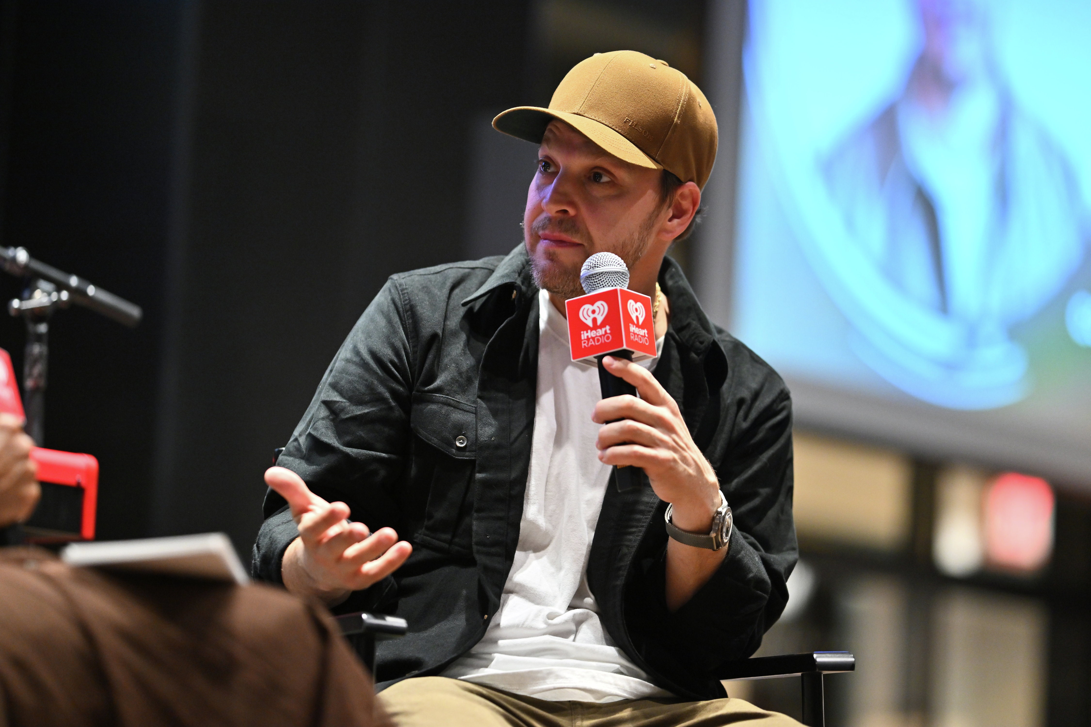 Gavin DeGraw Talks New Album and Tour, Courtney's Kitchen Hack & More! episode artwork