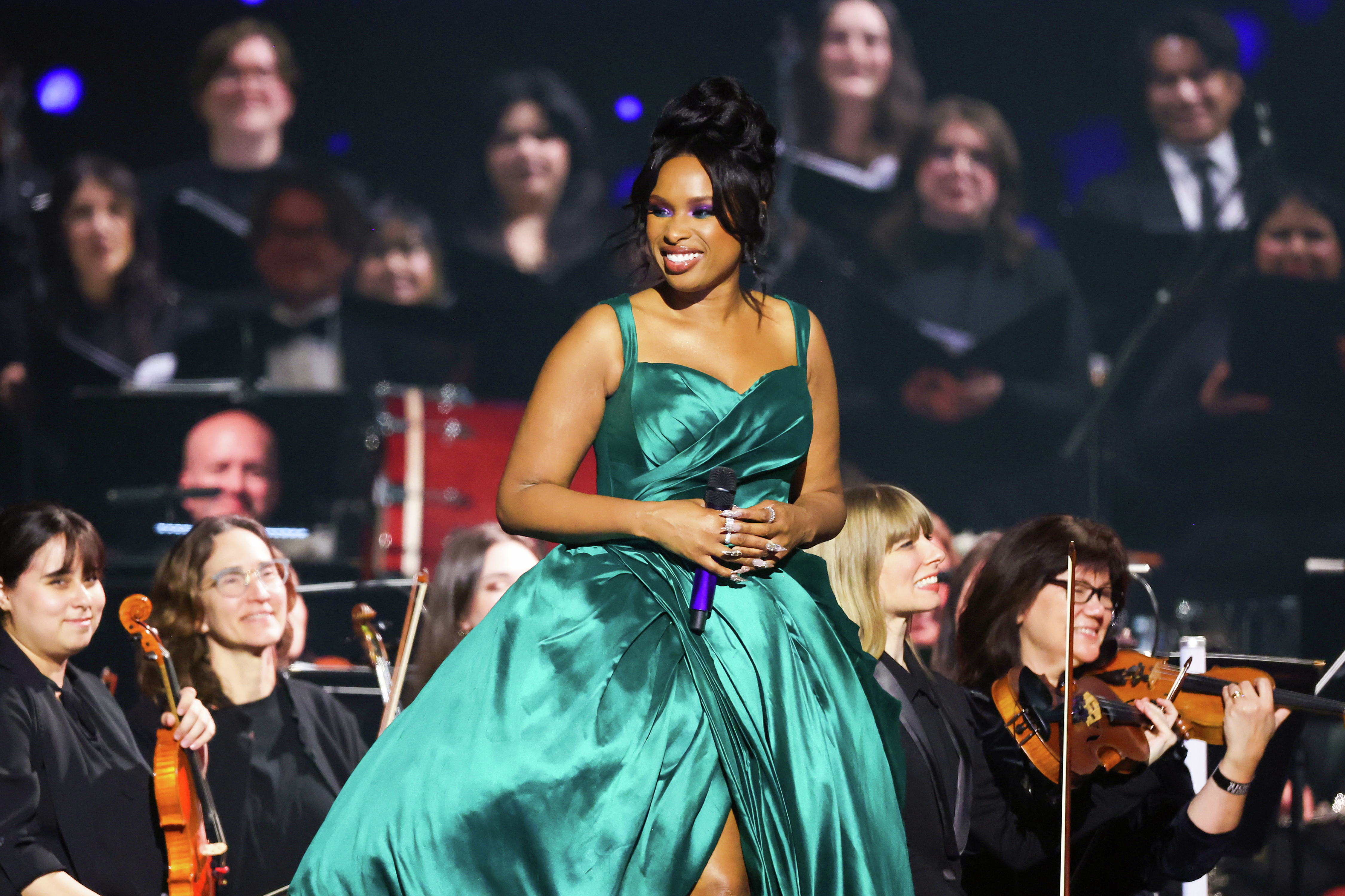 Jennifer Hudson Breaks Down New XMAS Album, Plus Courtney's Gifting Rules! episode artwork