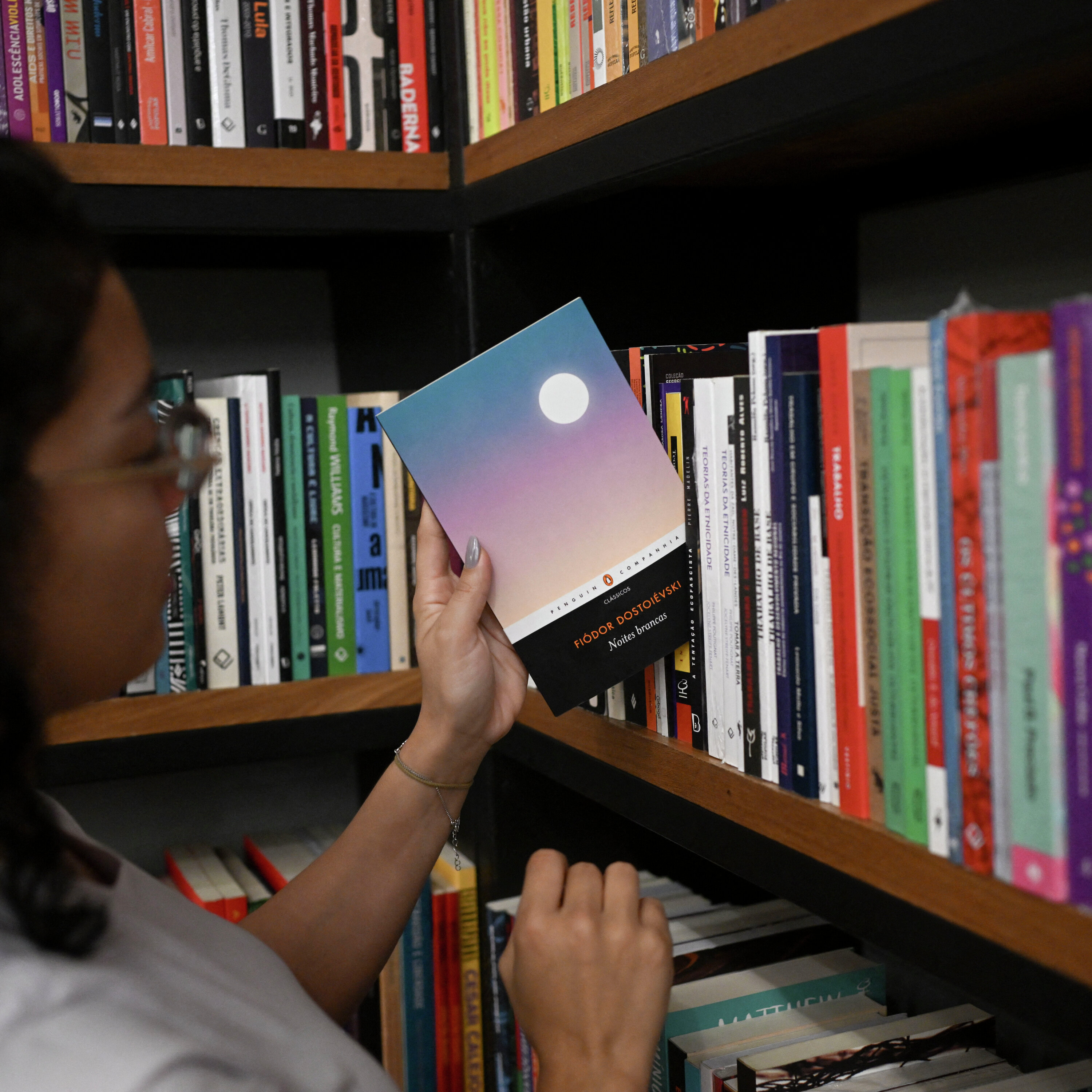 Why Books Can Help You Live Longer, Netflix Conspiracy & More!