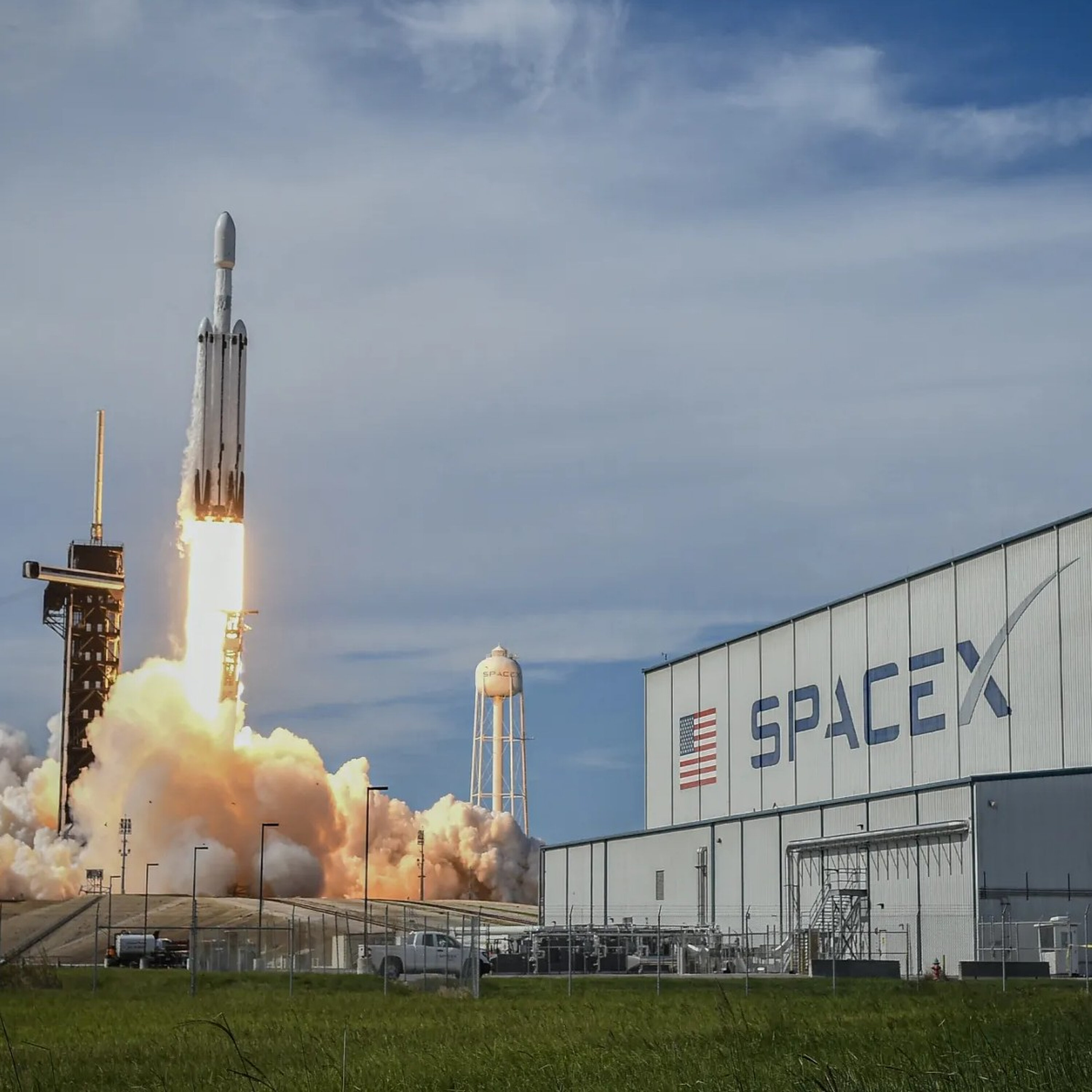 SpaceX Rockets To Record, UK PM Gets Defensive, Trump's Iran Deal Claims episode artwork