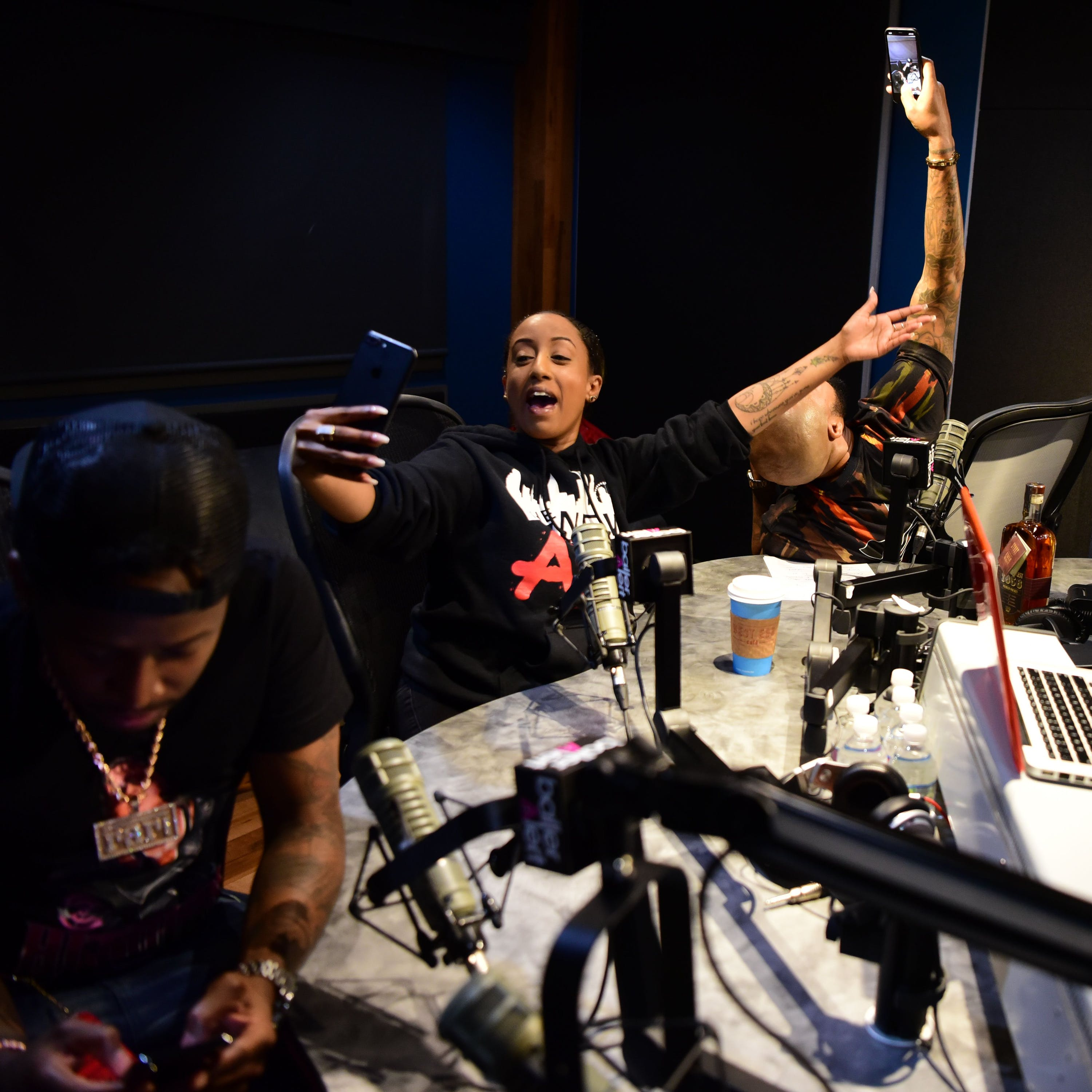 Episode 40"The Culture Deserves It" Feat. Kenny Burns w/ Ferrari Simmons & Su Solo Prod: iHandlebars