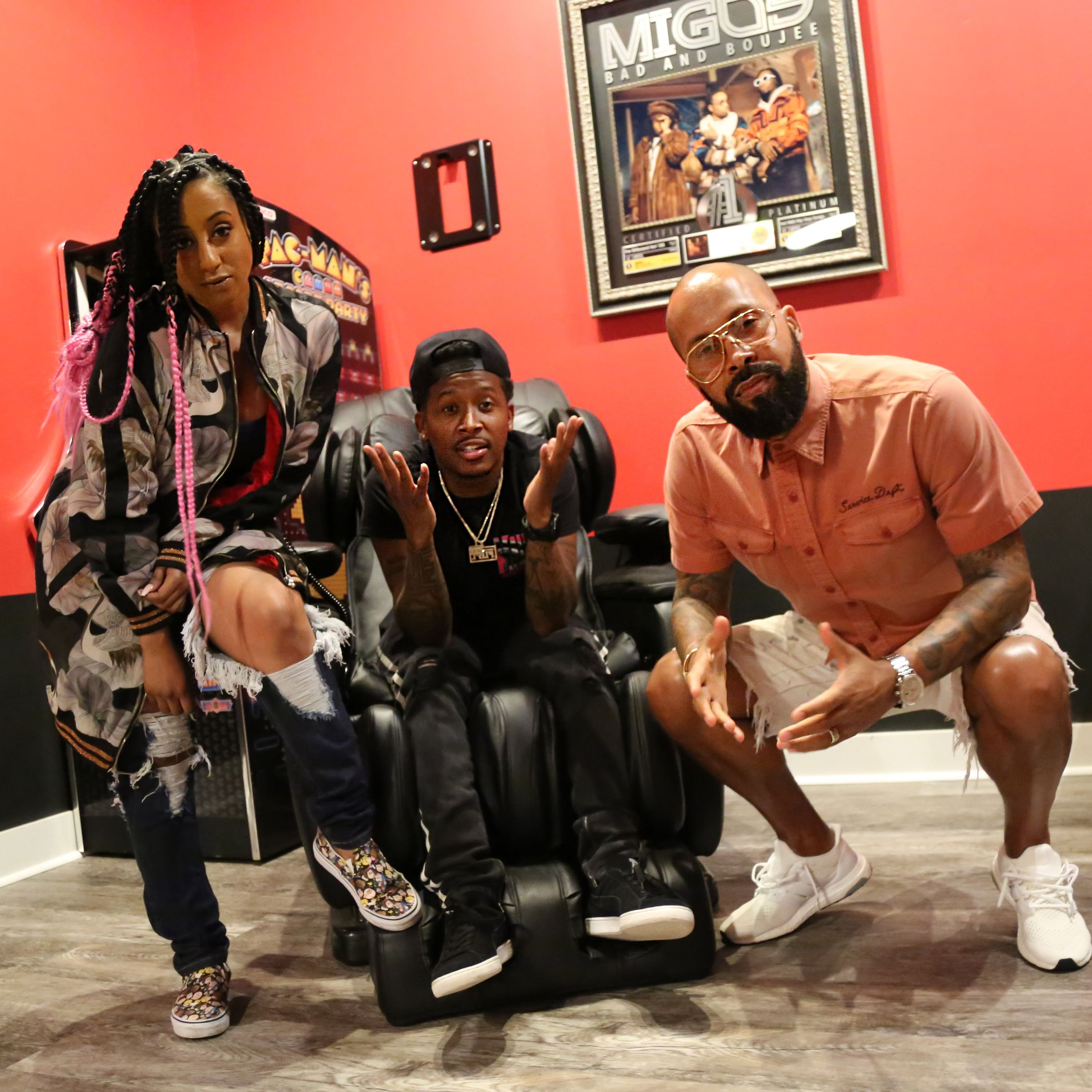 Episode 30"The Culture Deserves It" Feat. Kenny Burns w/ Ferrari Simmons & Su Solo Prod: iHandlebars