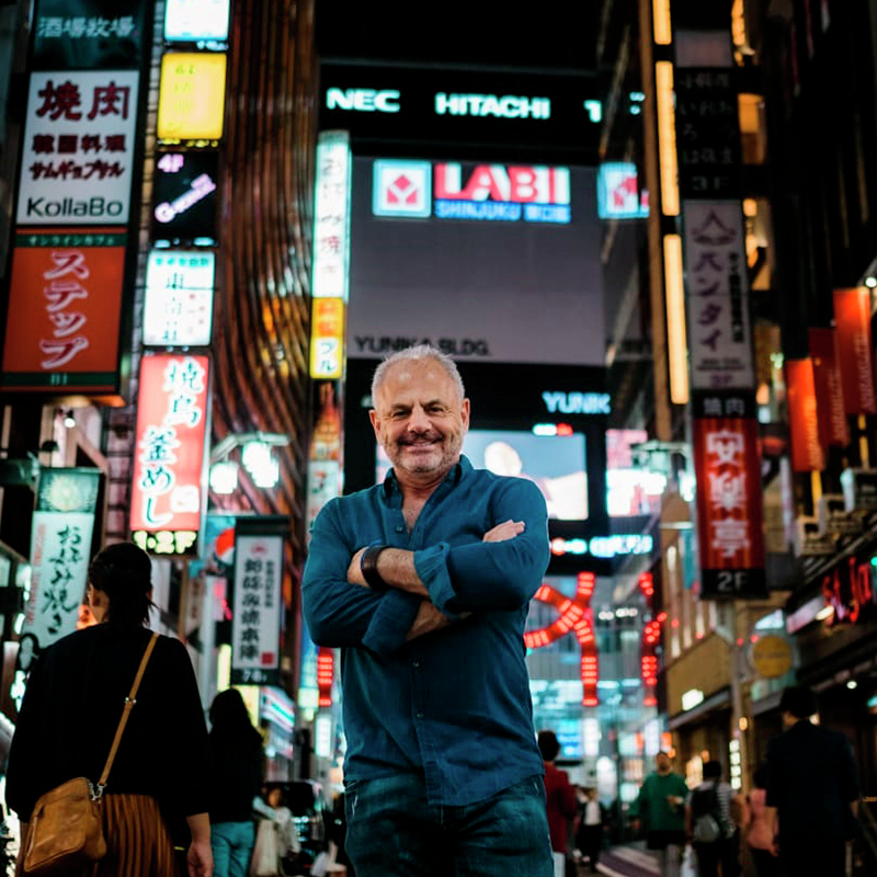 Olinia, primera marca nacional de mini vehícuos eléctricos, con el "Primo" Ocampo