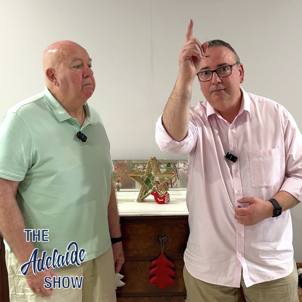 424 - Steve Davis Talks Cricket With Former Umpire Steve Davis