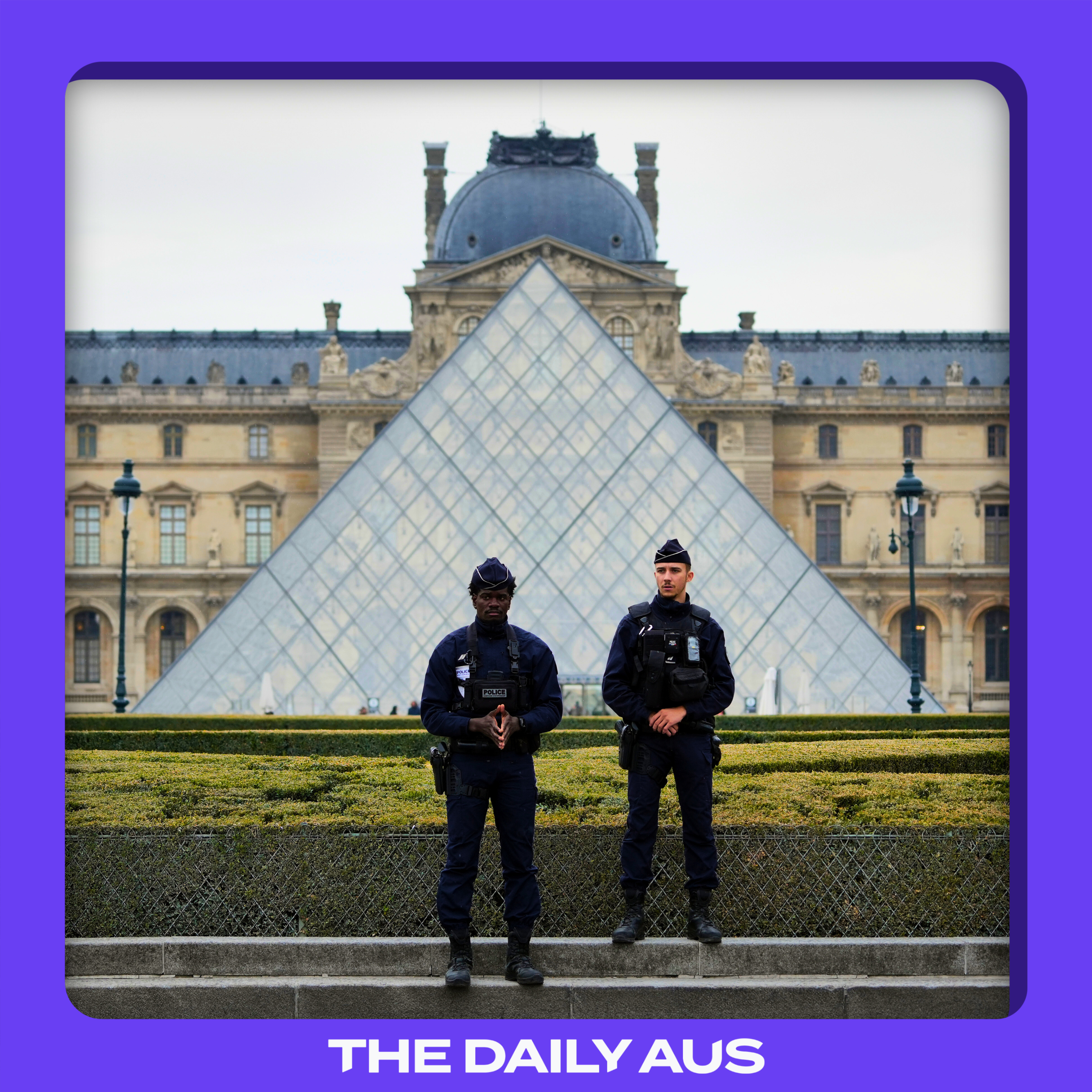 How did thieves break into the Louvre?