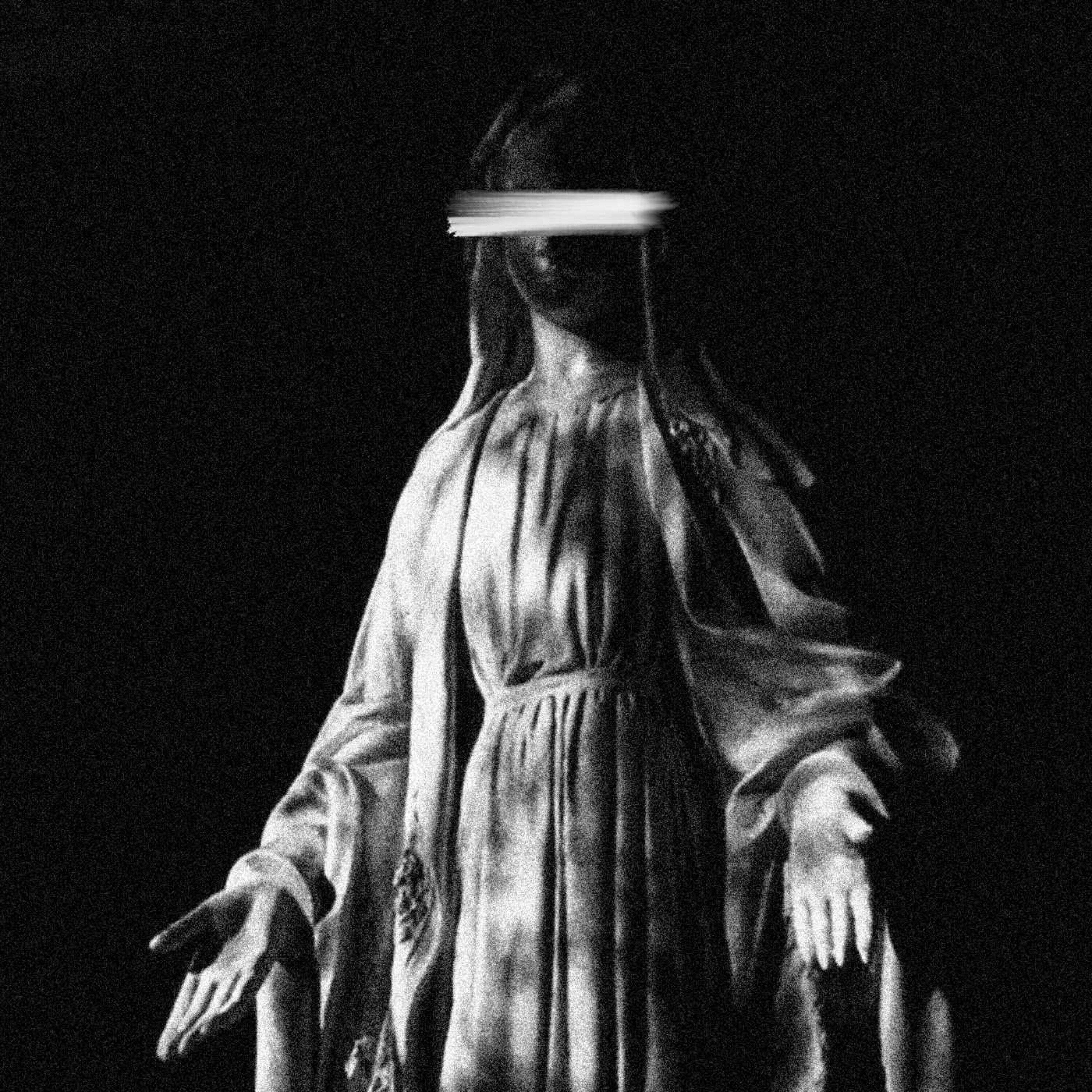 La macabra virgen en el jardín