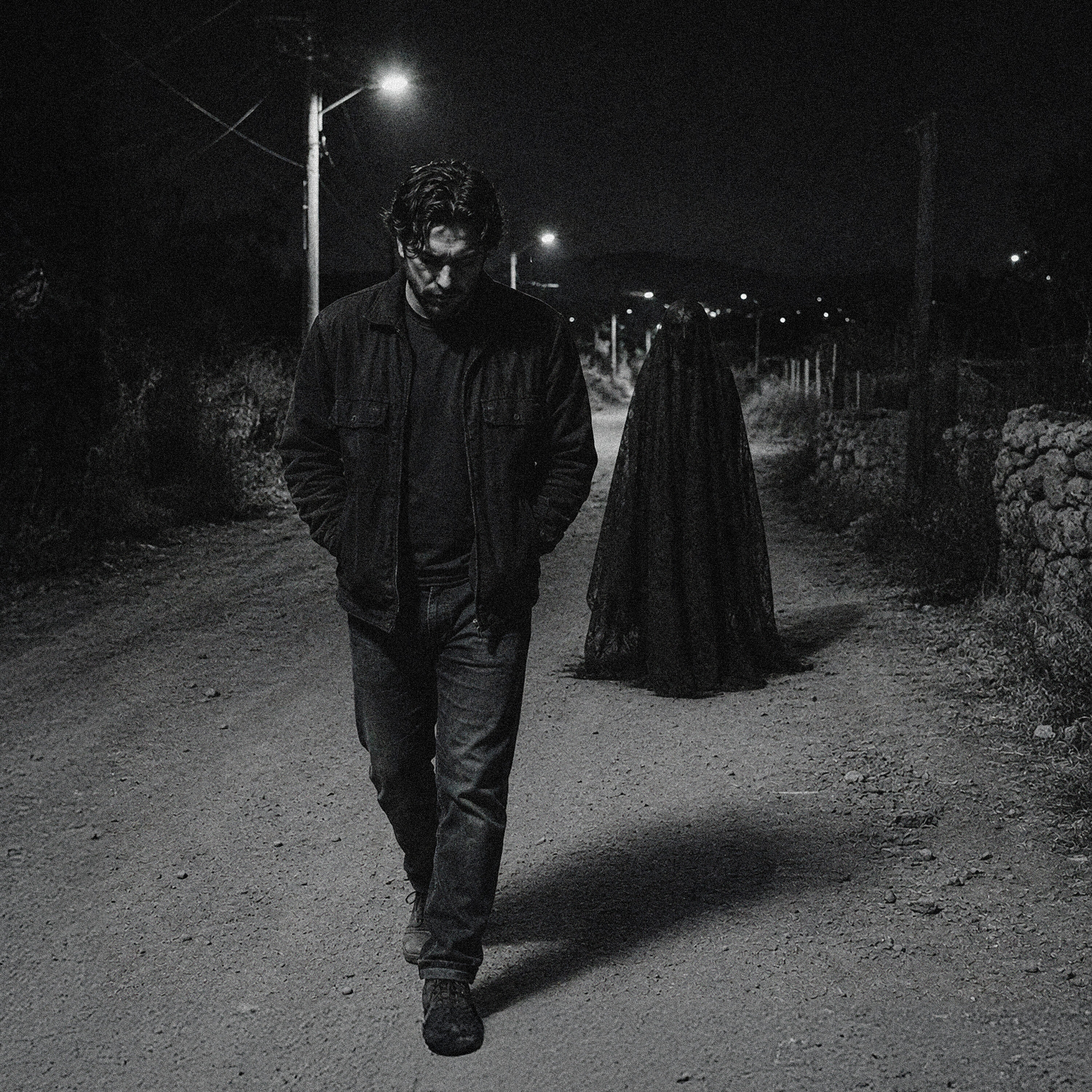 La Muerte ronda a mi Esposo (relatos de la muerte y de sus muertos)
