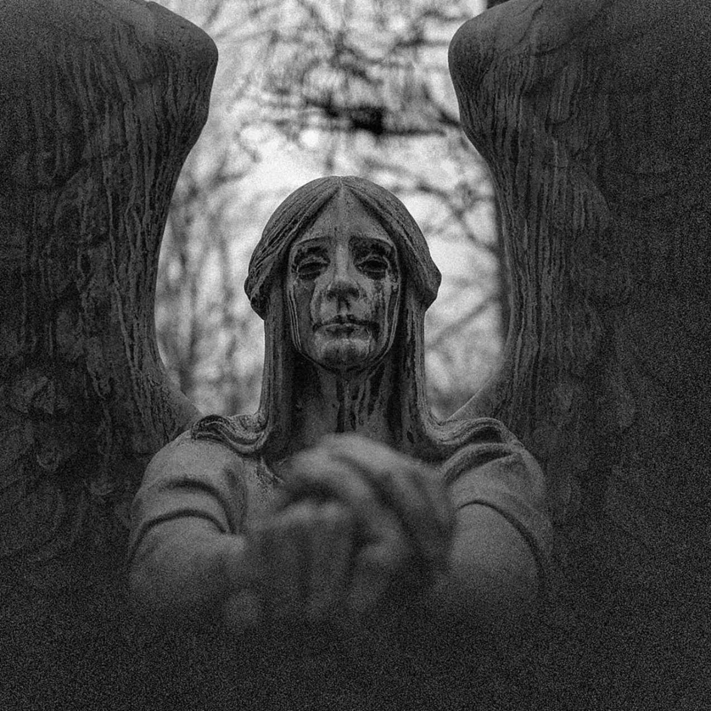 El ángel de la gruta