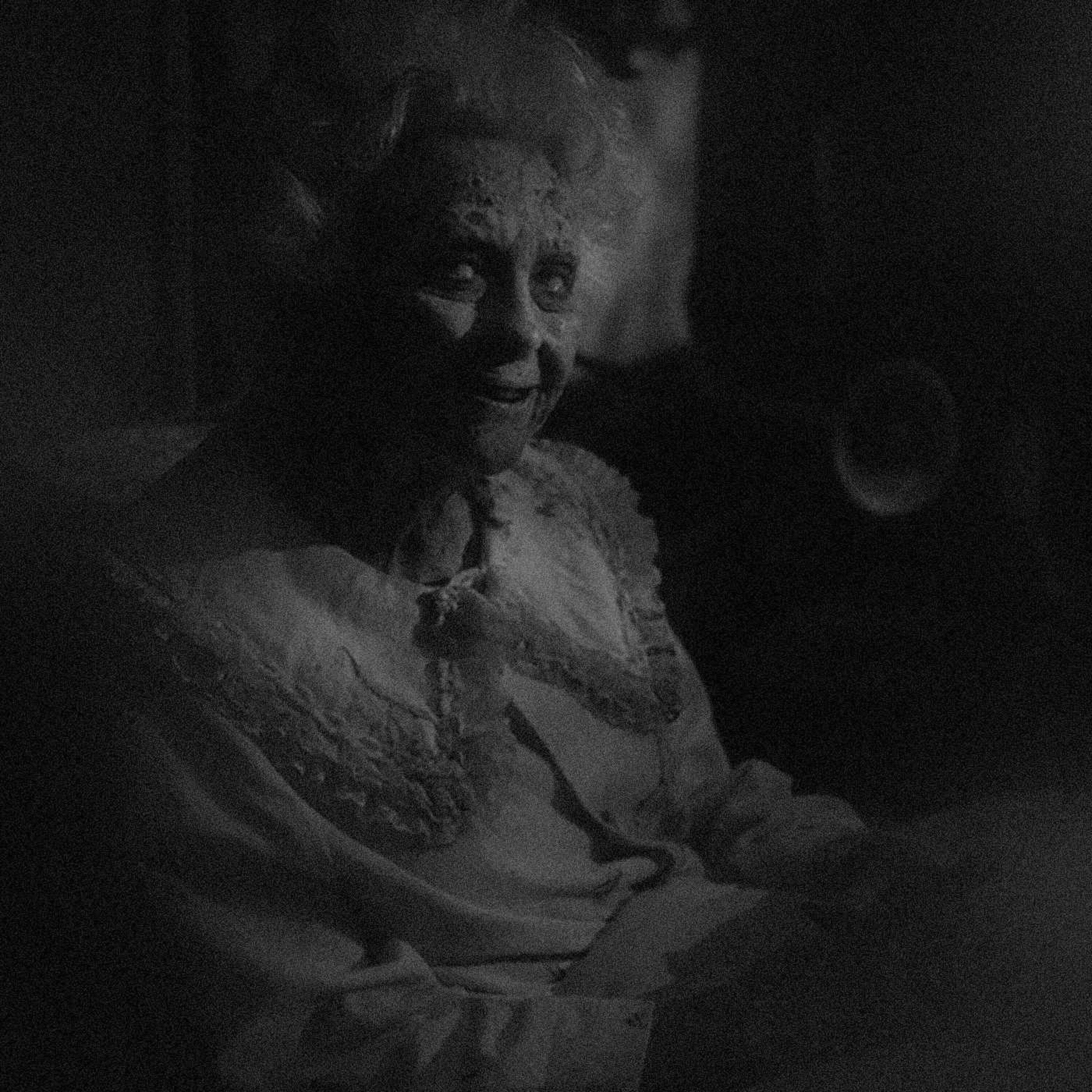 La abuela sigue en casa, pero murió hace años