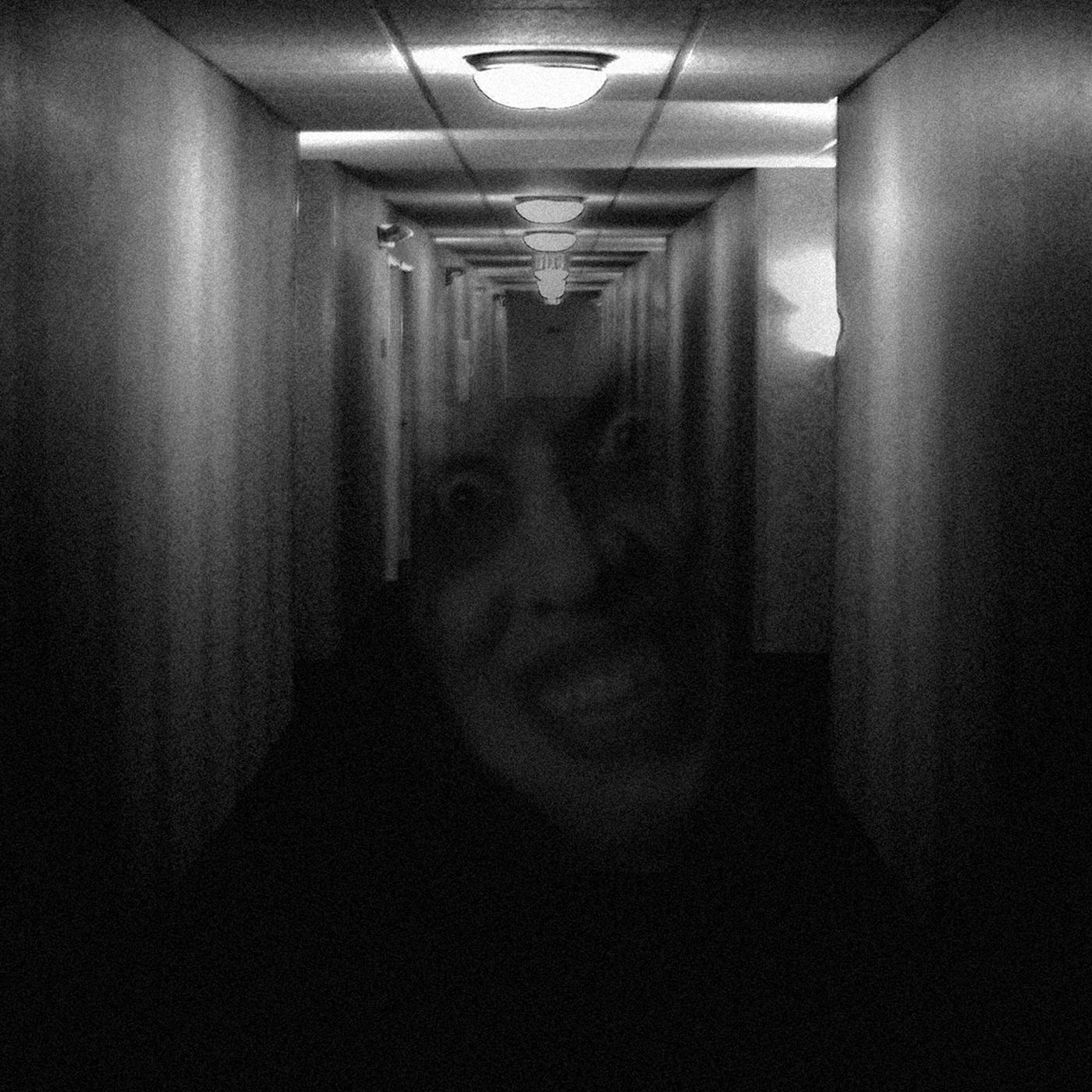 Algo macabro se esconde en mi trabajo (historias de horror paranormal)