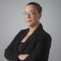 בחצי היום - אסתי פרז בן-עמי